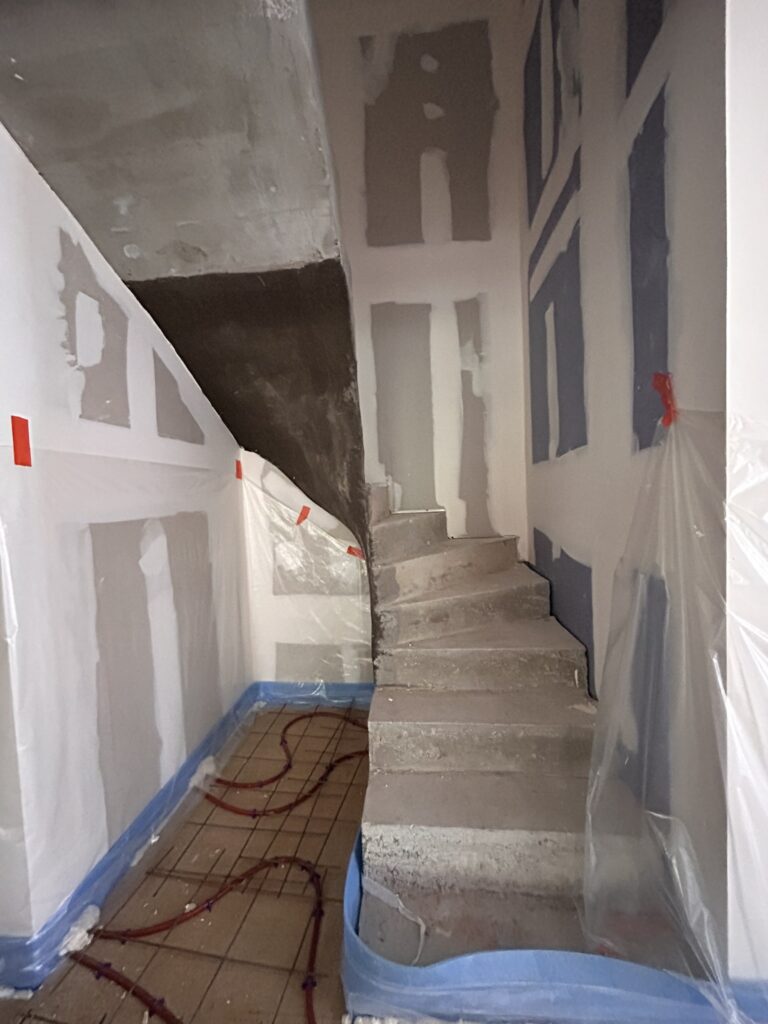 Cage d'escalier placo andernos
