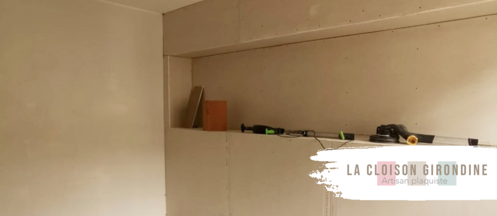 Image pour l'article "Tête de lit en 'placo' : une solution moderne et sur mesure" par La Cloison Girondine