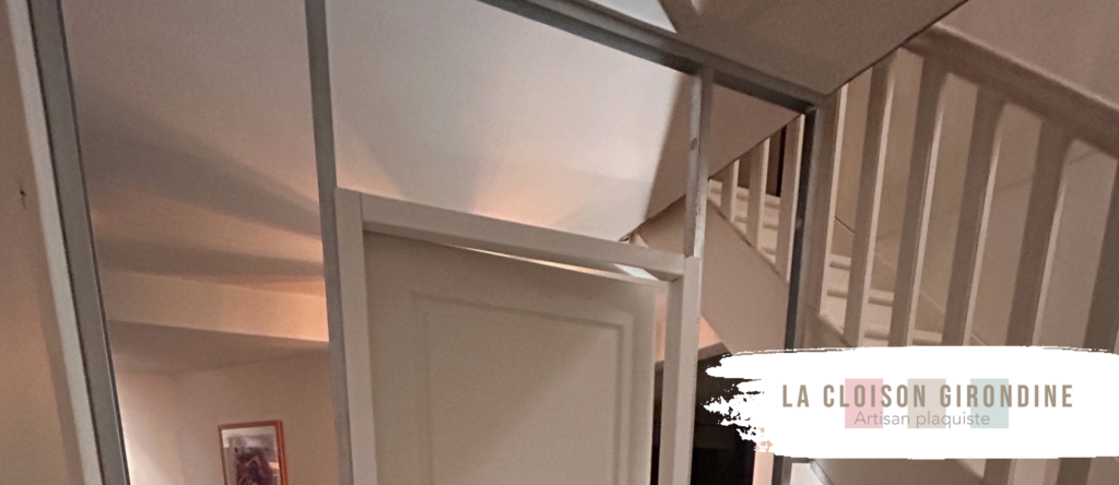 Image d'une rénovation avec création d'un sas d'entrée par La Cloison Girondine